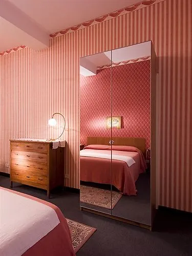 Hotel Night And Day Roma